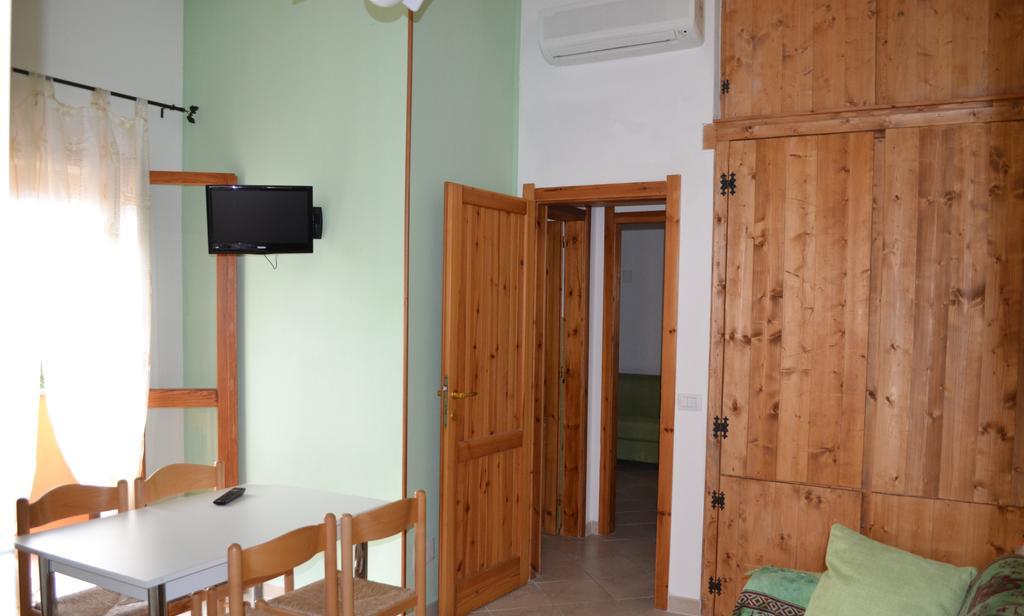 Apartments Mimose Badesi Bilik gambar