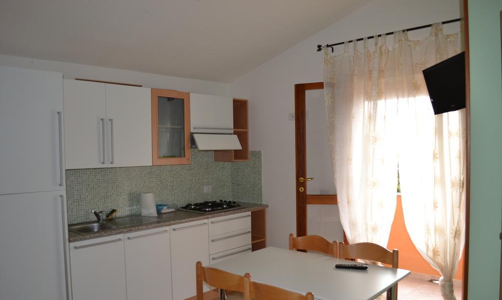 Apartments Mimose Badesi Bilik gambar